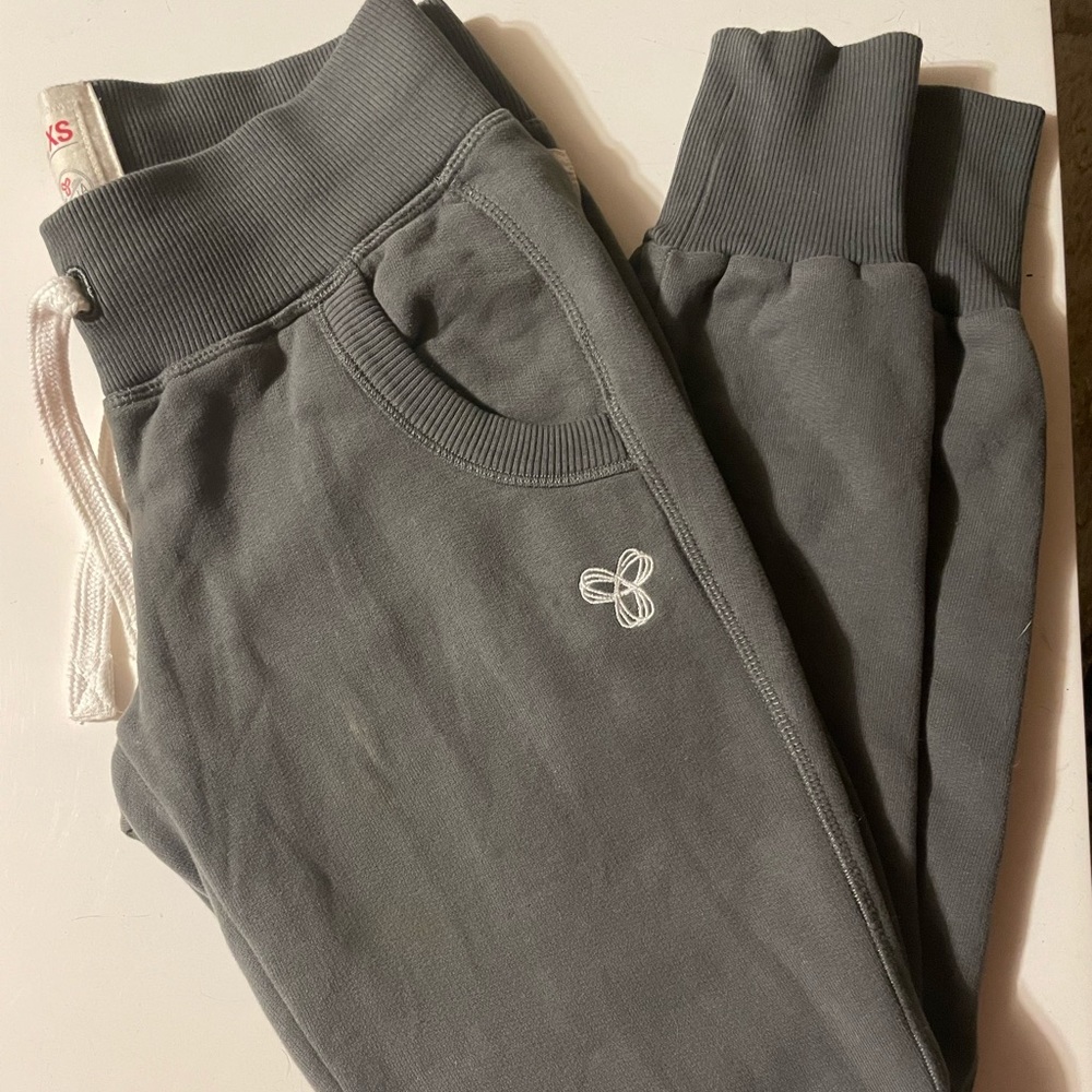Like new TNA joggers